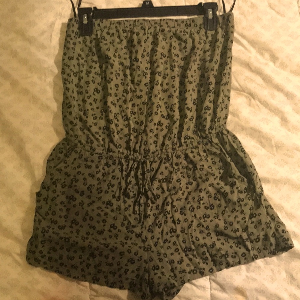 I’m selling a romper from forever 21 size M